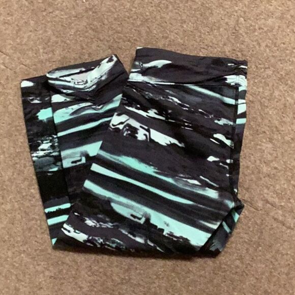 Calvin Klein Performance Capri Athletic Wear - Picture 2 of 5